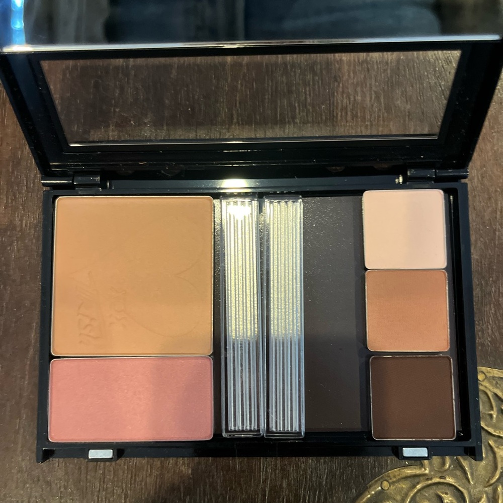 Trish McEvoy makeup compact eyeshadow and blusher in brown tawny shades